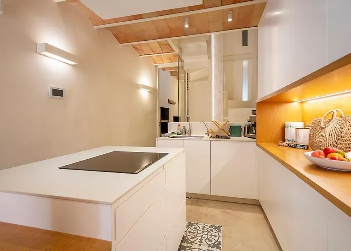 Vakantiehuis Luxurious Barri Vell House - Heart Of The Old Town *