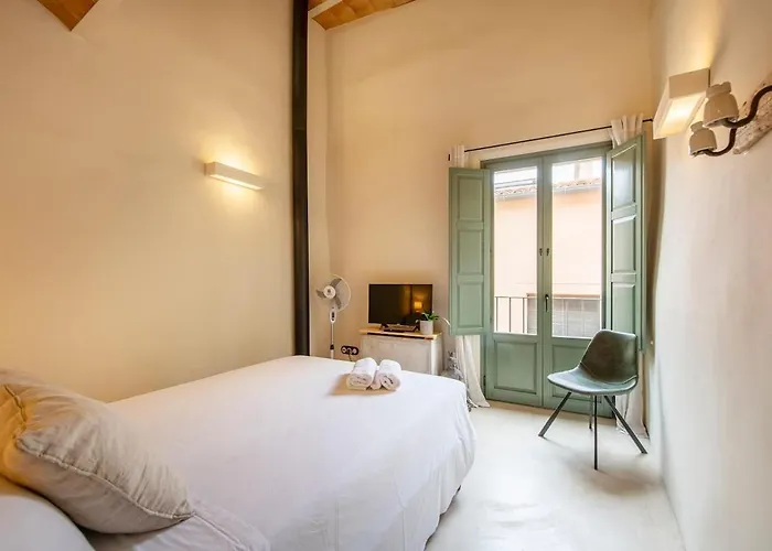 Vakantiehuis Luxurious Barri Vell House - Heart Of The Old Town