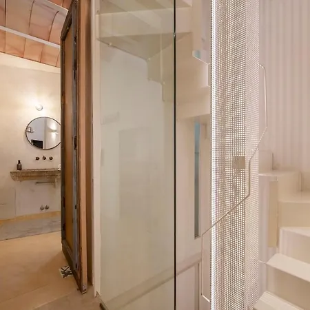 Дом отдыха Luxurious Barri Vell House - Heart Of The Old Town