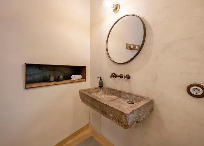 Luxurious Barri Vell House - Heart Of The Old Town 펜션 지로나